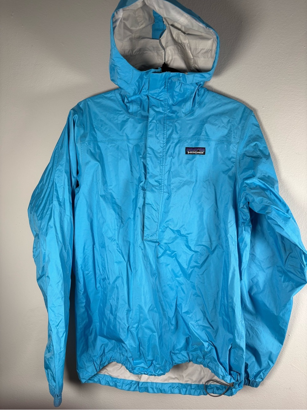 Patagonia Bright Turquoise Windbreaker with Multicolor Logo Patch Size Medium